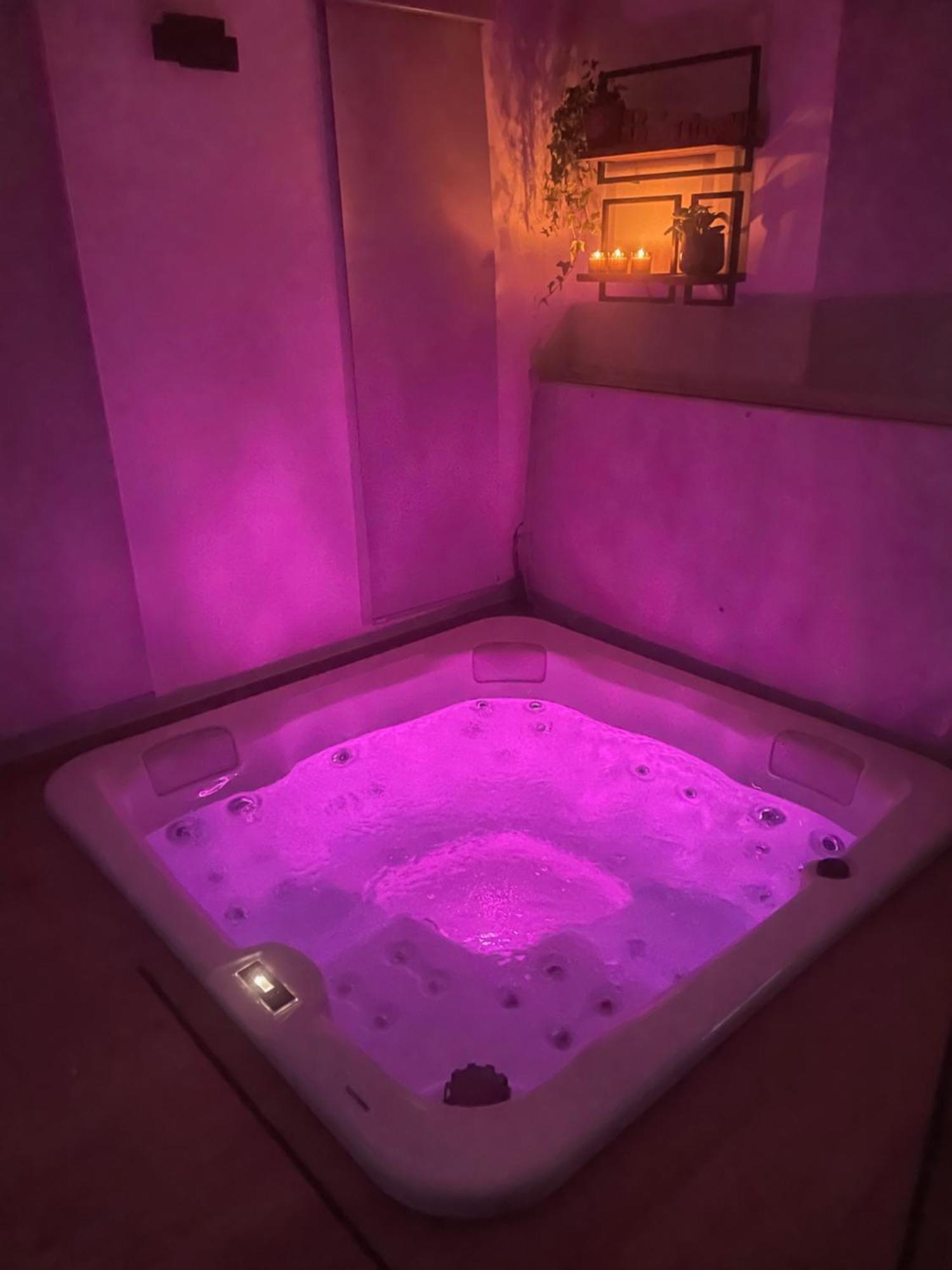 Logement Avec Jacuzzi Joucas Exterior foto